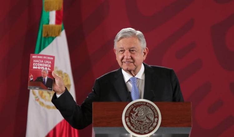 Presume Obrador su nuevo libro sobre economía moral; costará 140 pesos en digital