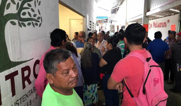 Vendedores semifijos reclaman espacios en el nuevo Pino Suárez