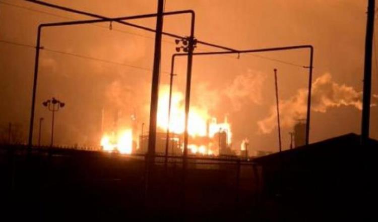 Explosiones en planta química de Texas dejan tres heridos
