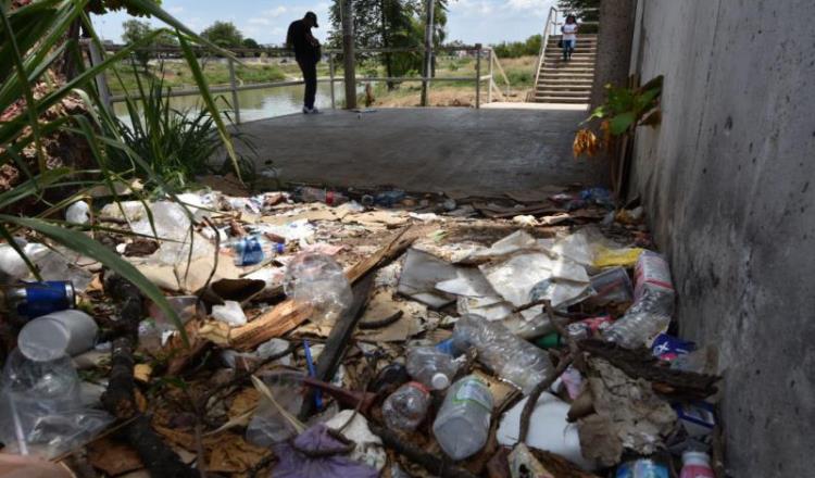 Imagen del Día: Usuarios del paso La Manga llenan de basura el lugar