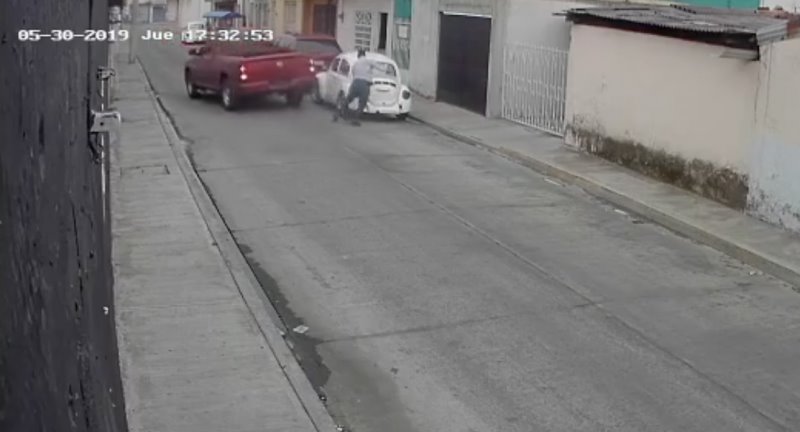 Intenta director de tránsito de Cárdenas arrollar a una persona