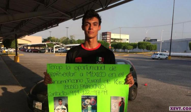 Multimedallista tabasqueño, sale a la calle para juntar dinero y poder ir al Panamericano Juvenil