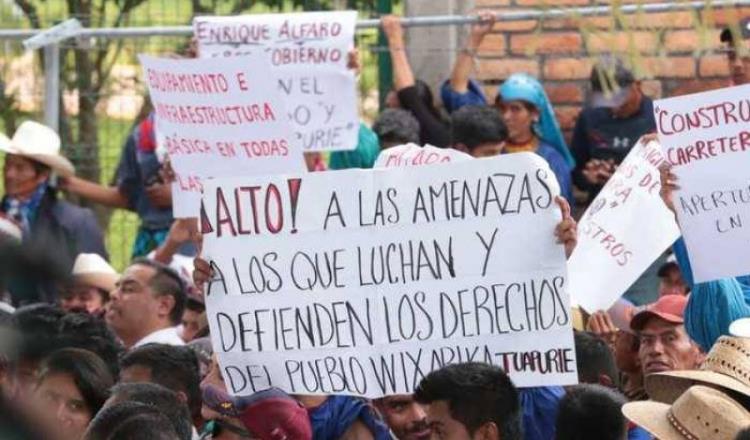 Protestan indígenas de Jalisco en evento de AMLO 