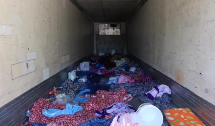 Rescatan a 123 centroamericanos en tráiler abandonado en carretera a Cárdenas