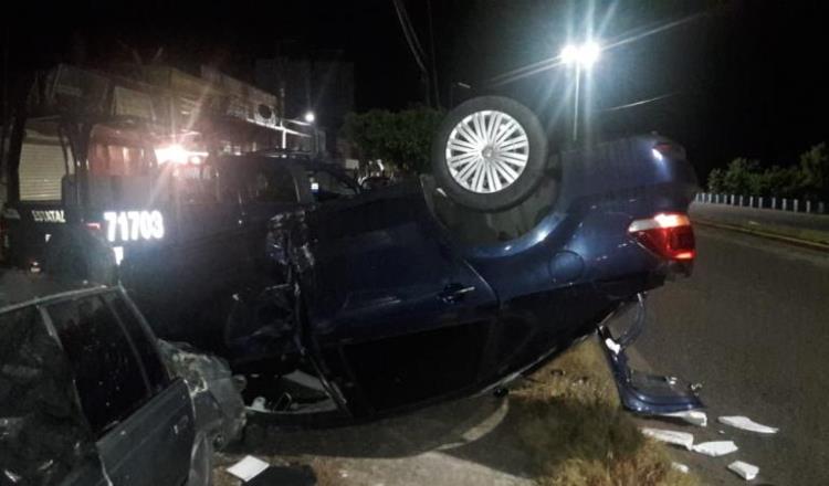 Vuelcan dos autos en últimas horas en Villahermosa