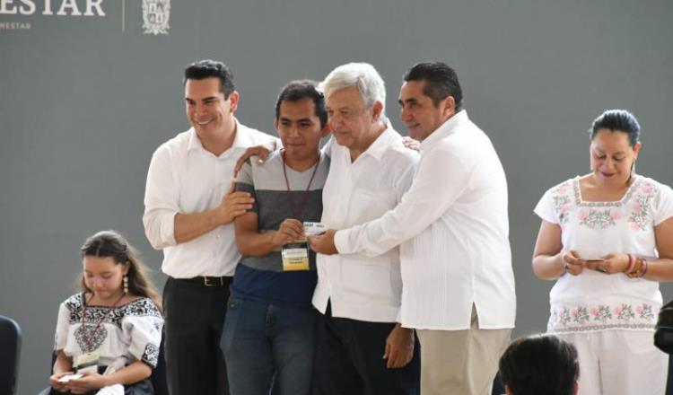 Gritos y sombrerazos no van a resolver problemas de Campeche: Alito tras nuevos abucheos