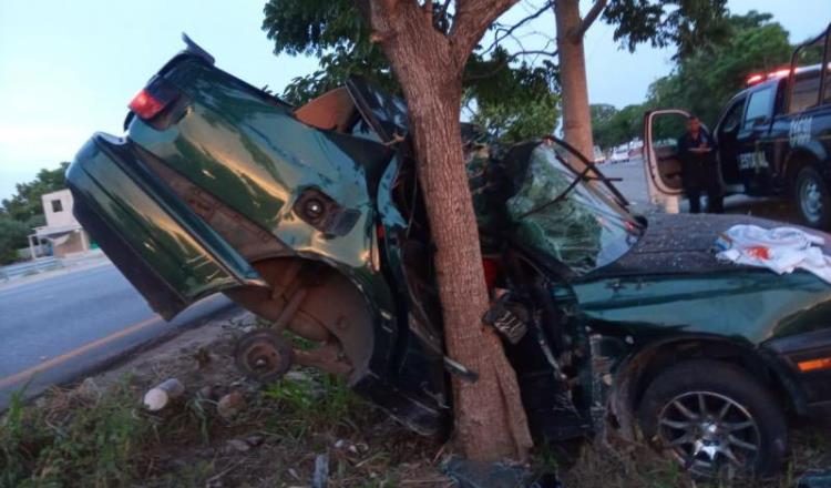 Muere empleado de Ramagas al chocar contra árbol en la Villahermosa-Cárdenas