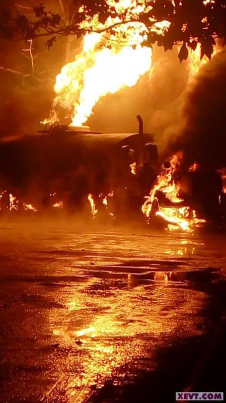 Arden tres pipas con gasolina en Cárdenas