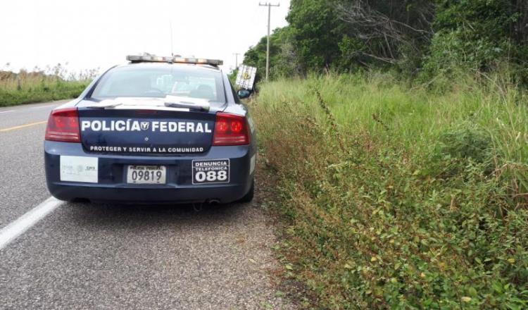 Evitan rapiña en tráiler que se salió en la carretera Villahermosa-Frontera