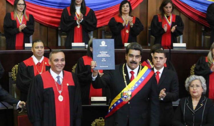 Repite Nicolás Maduro como presidente de Venezuela y grita ¡Viva México! en pleno evento