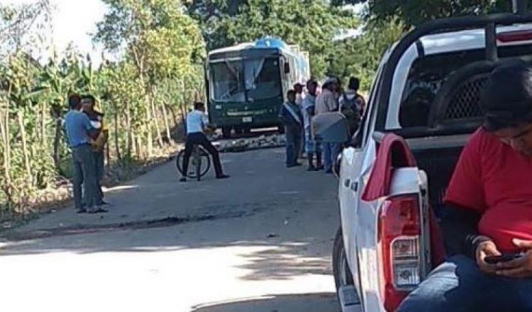 Pobladores de Acachapan demandan trabajos a Pemex