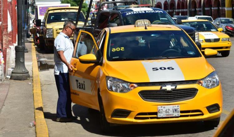 Taxistas no pueden negar el servicio con su toque de queda: SEMOVI