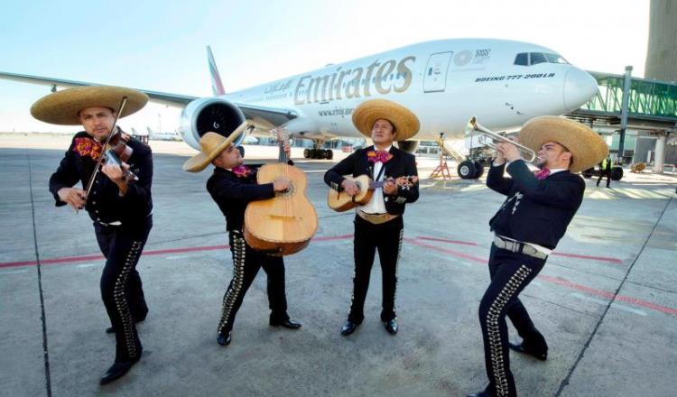 Aterriza primer vuelo de Emirates Airlines en suelo mexicano
