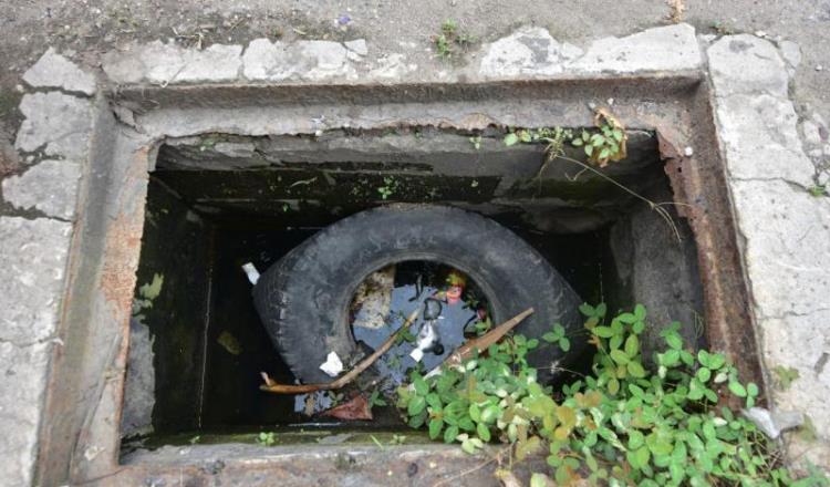 FOTO GALERÍA: Tienen colonias de Villahermosa alcantarillas atascadas de basura