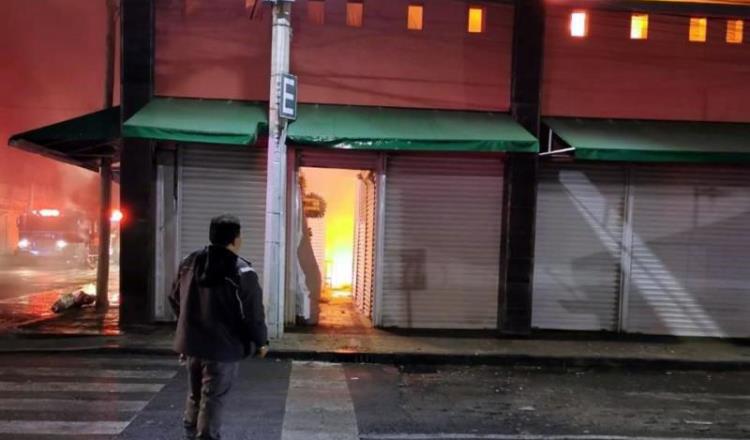 Se incendian 12 locales del Mercado de las Flores de Xochimilco