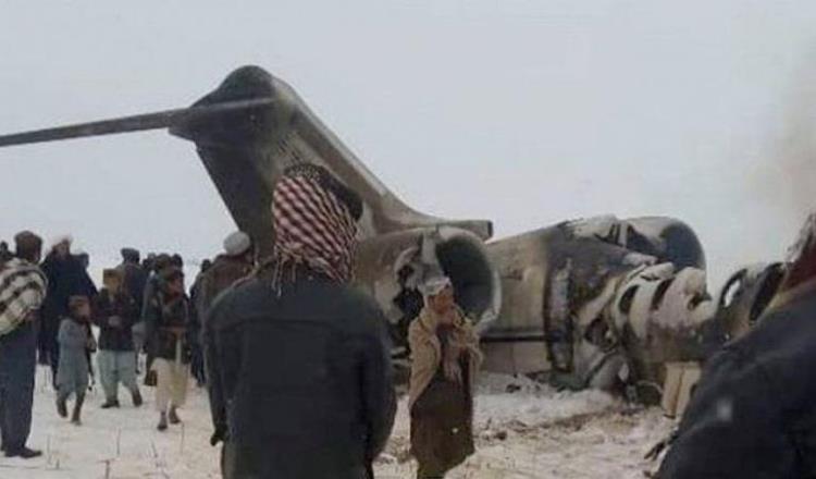 Se estrella avión en Afganistán; talibanes se adjudican el derribe