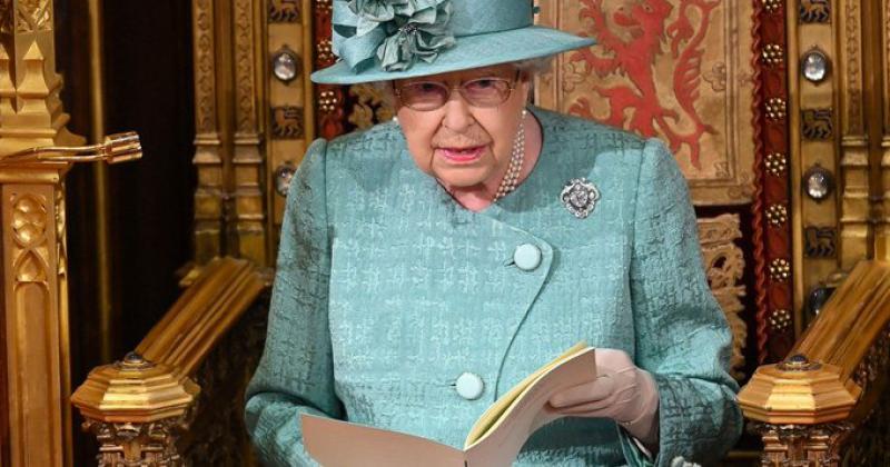 Reina Isabel II rendirá homenaje a personal sanitario que ha dado la batalla contra el virus