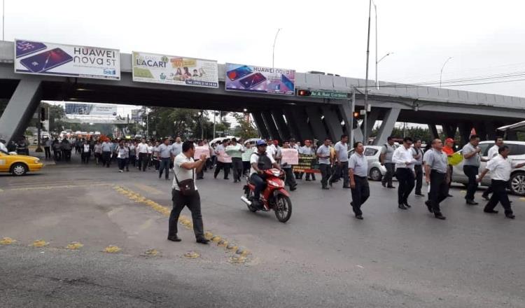 Marchan sindicatos en Villahermosa en reclamo de atención a problemas sociales