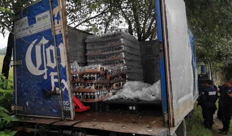 Hallan camión robado y cargado de cervezas en la Villahermosa-Frontera