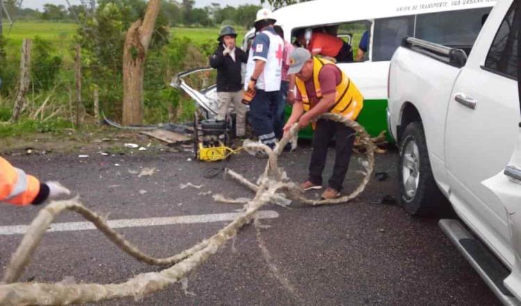 Percance entre combi y camioneta en Tamulté de las Sabanas deja 6 lesionados