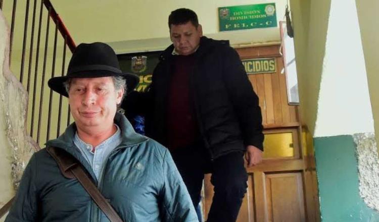 Llegan a México dos exfuncionarios de Bolivia que recibieron asilo