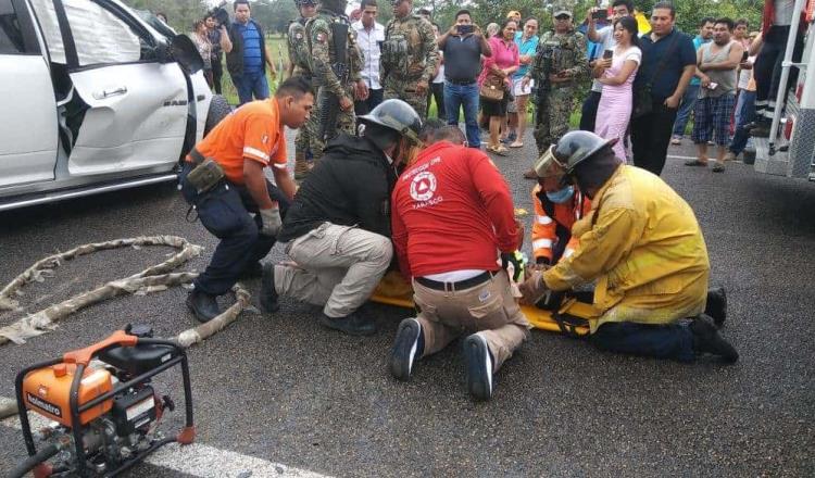 Siguen internados 6 lesionados en accidente en la Villahermosa-Frontera