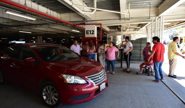 Detienen a Locatarios del Pino Suárez por liberar el cobro del estacionamiento del nuevo mercado