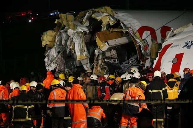 Un muerto y 157 heridos, saldo de avión que se salió de la pista en aeropuerto de Estambul