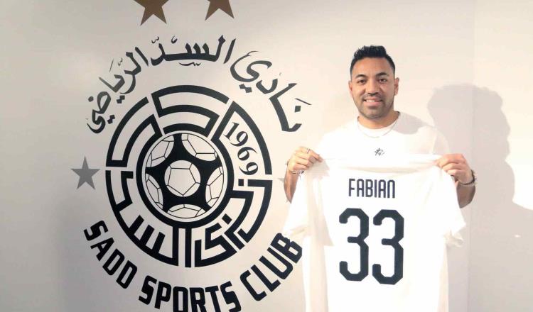 Marco Fabián es presentado en el equipo de Xavi Hernández