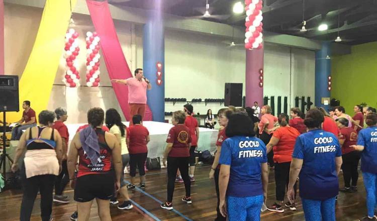 Celebran 100 adultos mayores quinto aniversario de ‘Fitness Gold’ en el Gym Ateneo