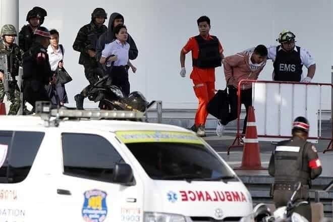 Reporta Tailandia 30 muertos tras ataque de un sujeto en un centro comercial