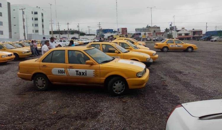 Esperan taxistas ligera recuperación económica tras cambio a semáforo amarillo
