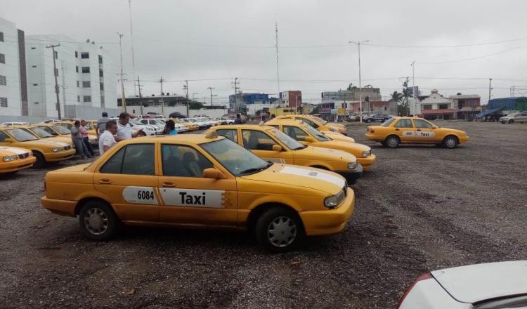 Denuncian robo de concesión de taxi en Centro