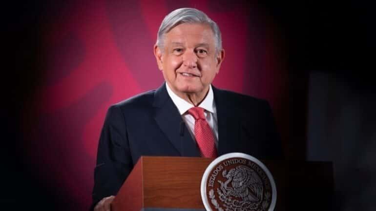 Recomienda Obrador a funcionarios salir de sus oficinas para evitar ponerse color amarillo burócrata