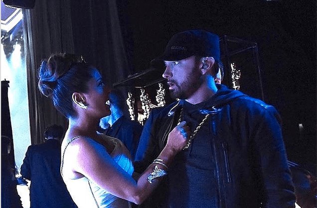 Salma Hayek arroja agua a Eminem en los Oscars 2020