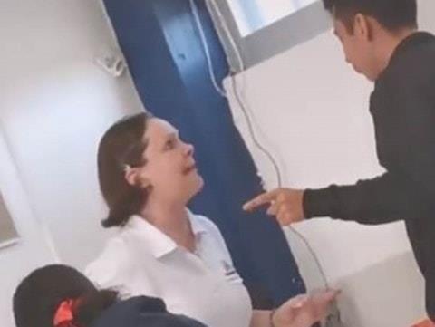 “No tienes derecho a amenazarme”, reclama maestra a alumno en video que circula en redes sociales