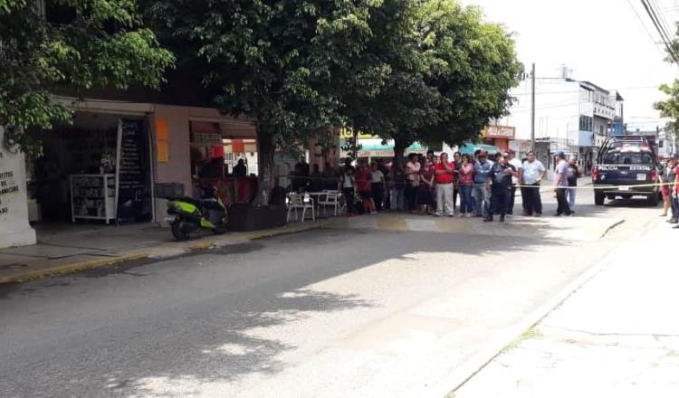 Ejecutan a hombre en tienda de celulares en la Guadalupe Borja