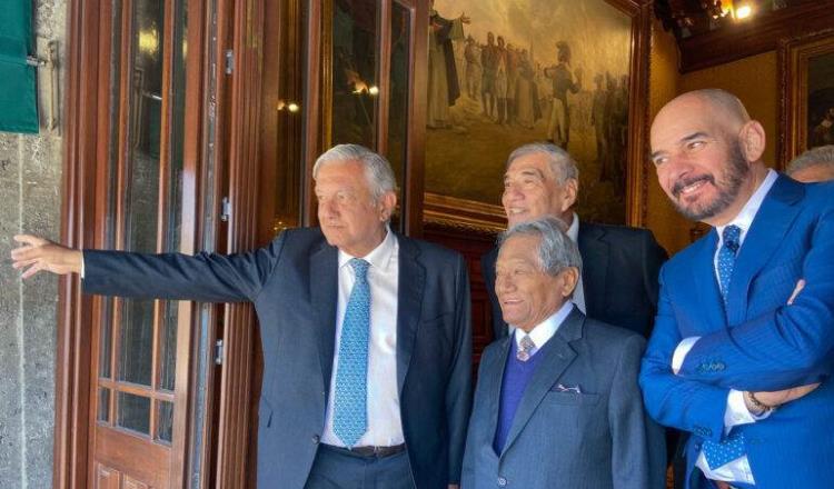 Se reúne AMLO con autores y compositores mexicanos en Palacio Nacional