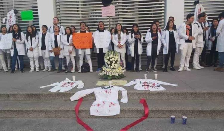 Estudiantes de medicina en Puebla exigen justicia tras asesinato de tres de sus compañeros