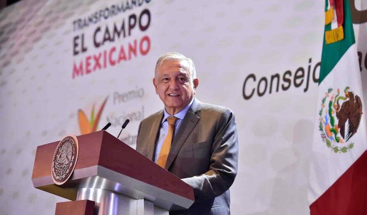 Niega AMLO en asamblea de la CNA reducción de apoyos al campo