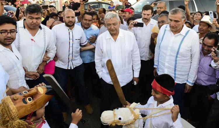 Recomienda AMLO a chontales no olvidarse, ni avergonzarse de su lengua y tradiciones