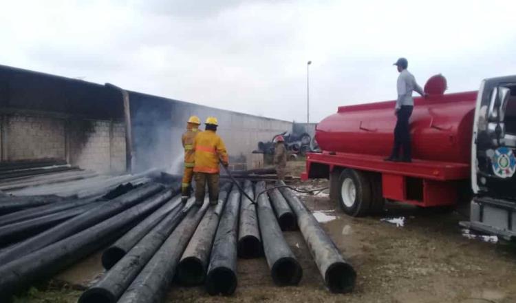 Se incendia bodega de tubos de PVC en Ciudad Industrial