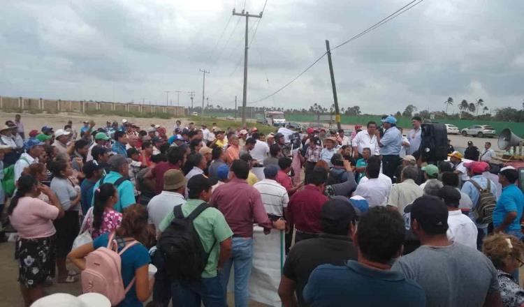 Con manifestación, obreros exigen ser contratados en la Refinería de Dos Bocas