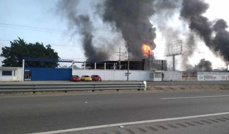 Explota estación cerca de la entrada a Cárdenas; cerrada la circulación