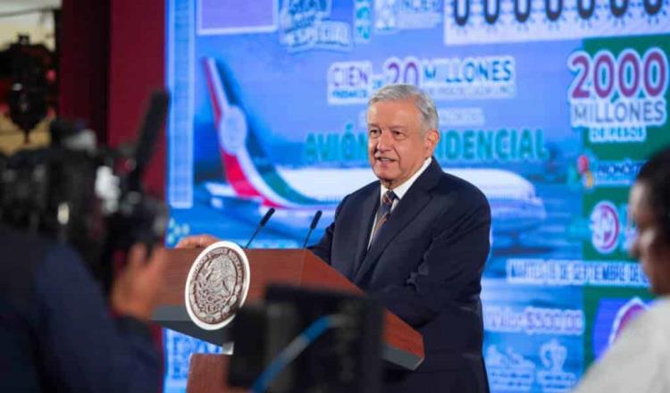 Critica AMLO a panistas por romper cachitos de la rifa del avión presidencial