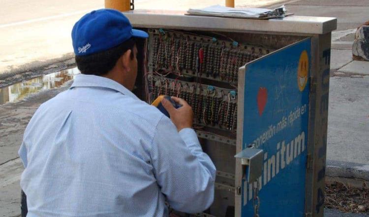 Se electrocuta un empleado de Telmex en Tierra Colorada