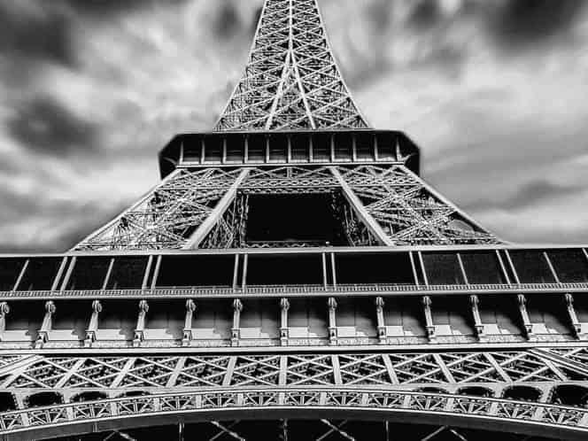 Cierra la Torre Eiffel por temor a contagios de coronavirus