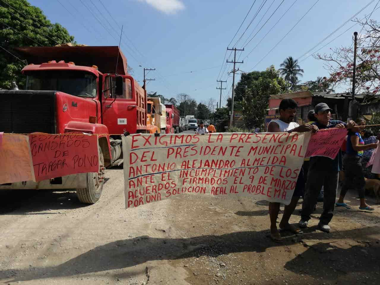 Pobladores bloquean carretera Paraíso-Dos Bocas