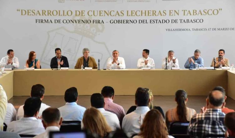 Firman gobierno y FIRA convenio para impulsar desarrollo de Cuenca lechera