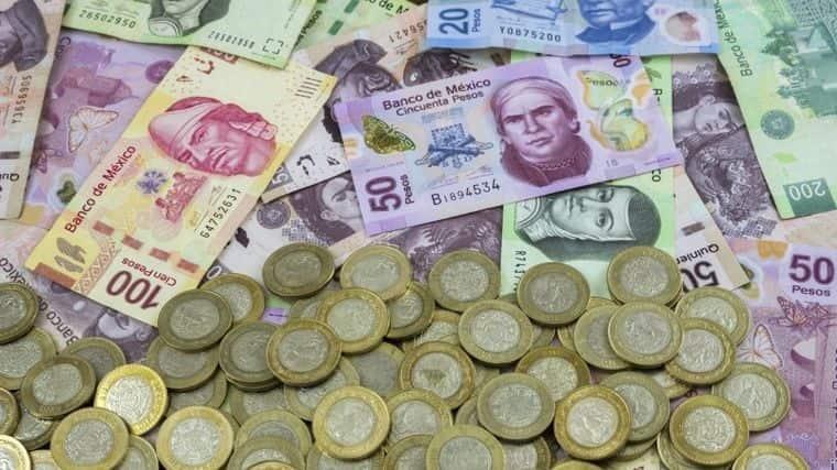 Se hunde el peso más de 4 por ciento; el dólar supera los 23 pesos